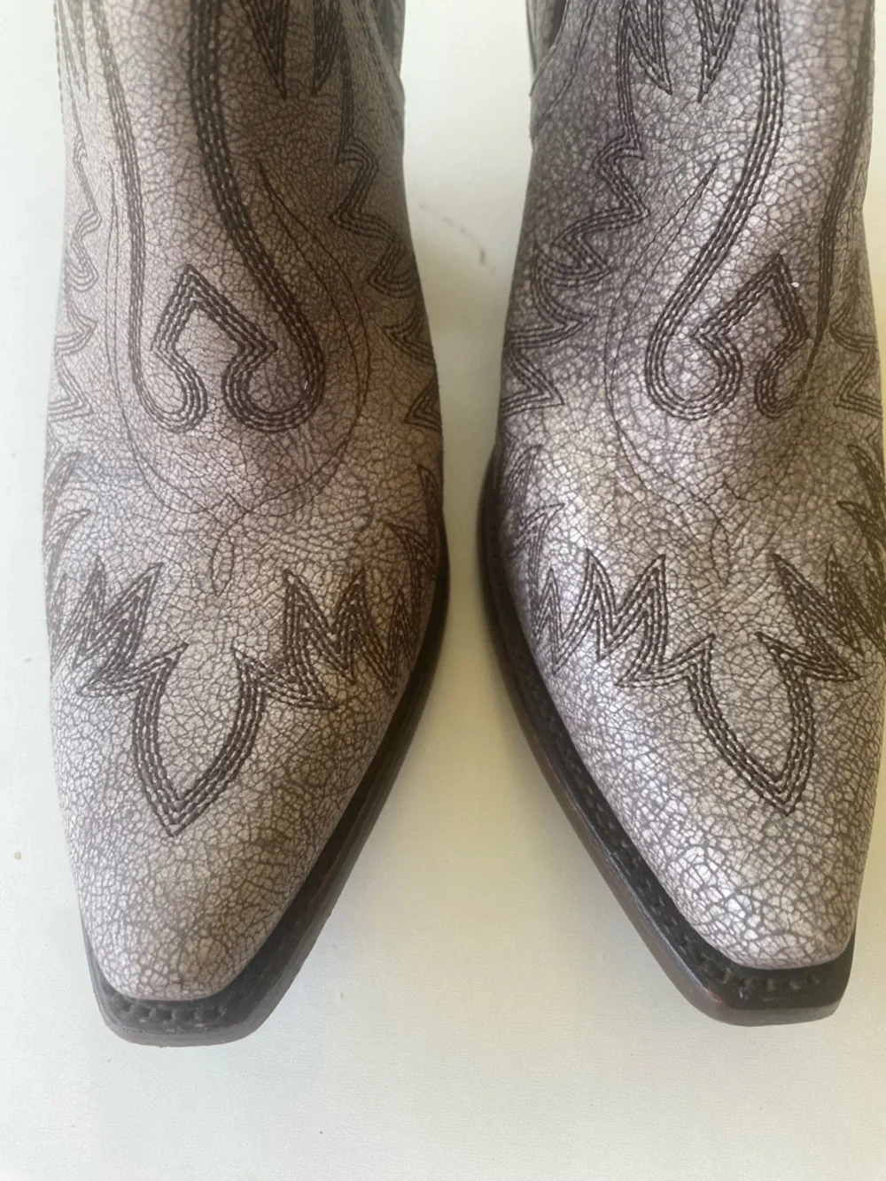 Ariat Dixon Crackle Distressed Ankle Boot Sz 9 $210 Last Markdown - Picture 7 of 8